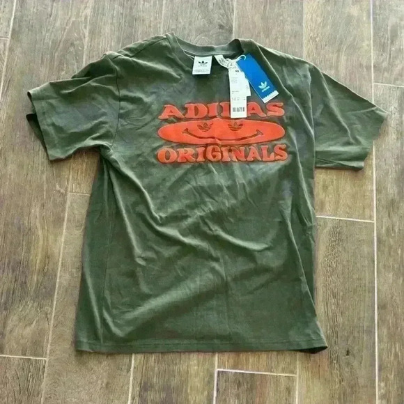 NWT Adidas Original Smiley Graphic Tee Ribbed Crew neck Product #: H32319 Medium - Picture 2 of 6